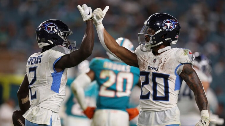 titans-pick-up-1st-win-of-season-in-ugly-romp-against-dolphins