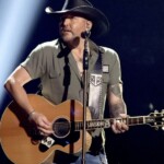 jason-aldean-and-others-take-time-to-remember-victims-of-vegas-music-festival-shooting