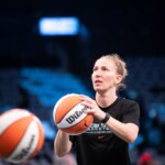 courtney-vandersloot-giving-liberty-her-all-in-trying-season