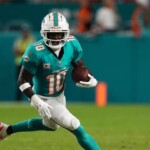 nfl-star-tyreek-hill-erupts-on-sideline-during-dolphins’-3rd-consecutive-defeat