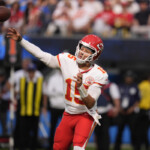 nfl-awards-update:-patrick-mahomes-still-favored-for-nfl-mvp,-but-not-by-much