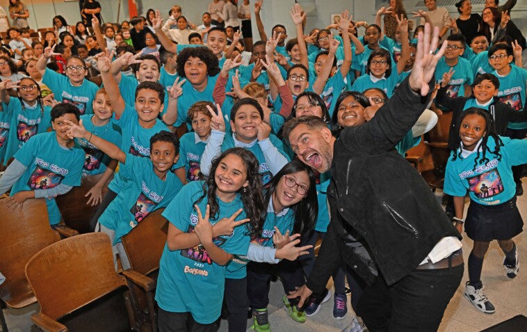 staten-island’s-ps-22-chorus-performs-new-song-with-singer-andy-grammer