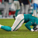 dolphins’-jaelan-phillips-out-with-season-ending-knee-injury-after-going-down-in-loss-to-titans