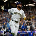 heroes,-zeros-from-mets’-game-2-loss-to-brewers:-jackson-chourio-helps-keep-milwaukee-alive