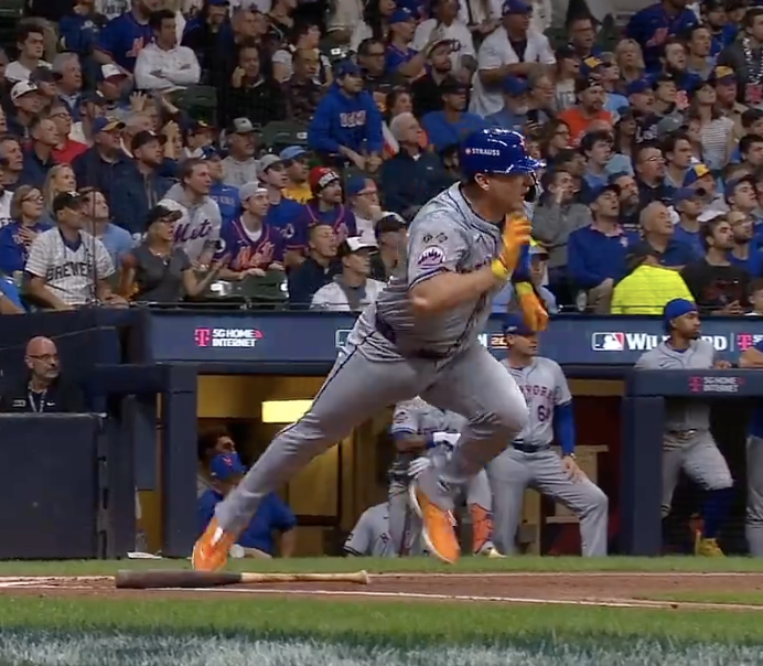 pete-alonso-trips-over-own-bat-in-bizarre-mets-rally-killing-double-play