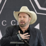 garth-brooks-accused-of-sexual-assault-by-former-employee,-he-calls-it-‘extortion’