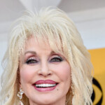 dolly-parton:-‘i’m-donating-a-million-dollars’-to-hurricane-helene-relief-efforts