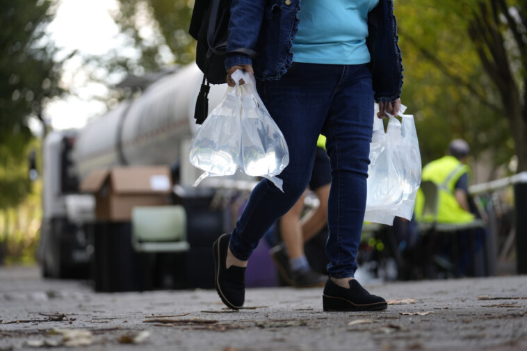 a-week-after-helene-hit,-thousands-still-without-water-struggle-to-find-enough