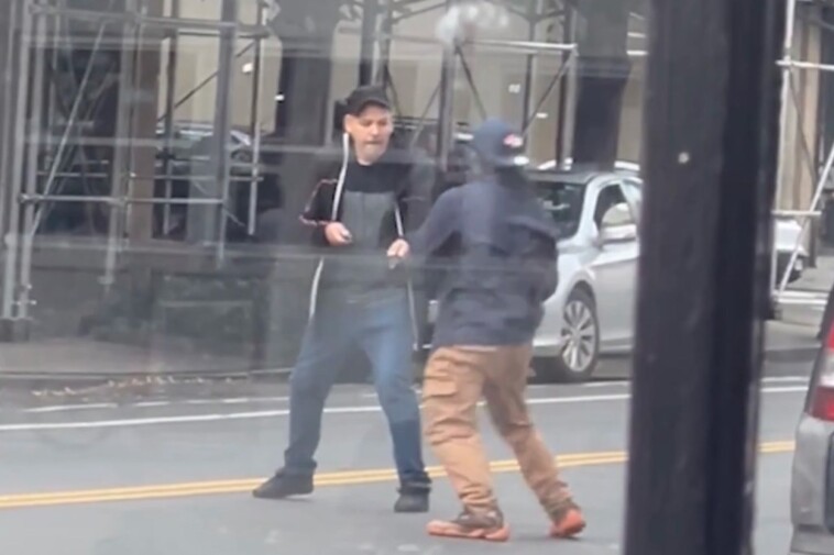 knife-wielding-men-left-bloodied-after-duking-it-out-in-broad-daylight on-nyc-street:-wild-video 