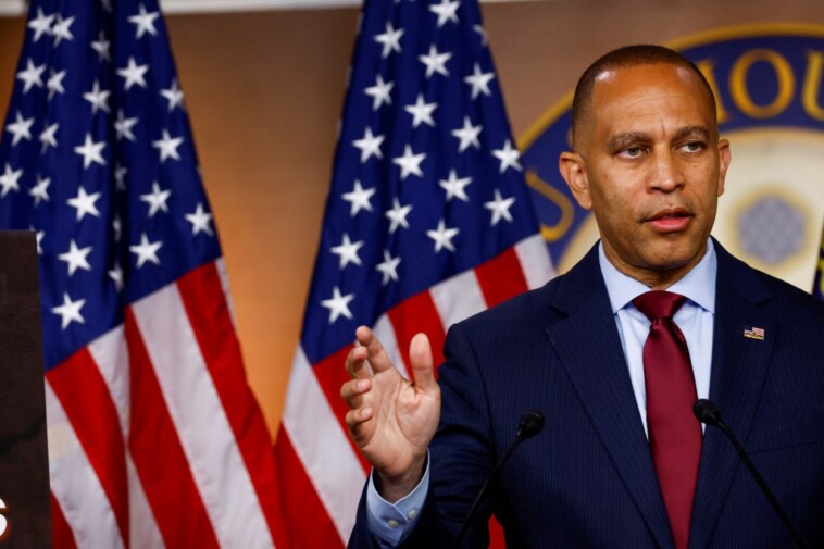 top-house-democrat-hakeem-jeffries-says-eric-adams-should-not-resign