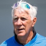 landry,-ex-lions-standout-qb-and-assistant,-dies