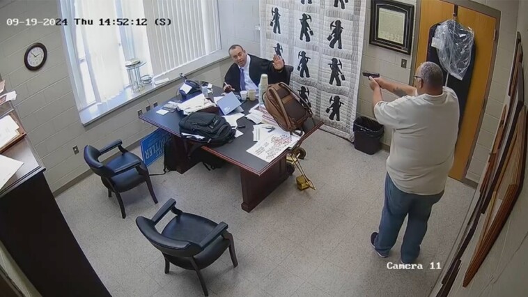 new-video-shows-kentucky-sheriff-pointing-gun-at-judge-before-alleged-fatal-shooting