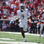 smu-beats-no.-22-louisville,-34–27,-to-take-pole-position-in-acc-race-after-fumble-is-overturned