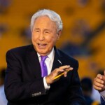 lee-corso,-89,-absent-from-latest-edition-of-espn’s-‘college-gameday’-after-feeling-‘under-the-weather’