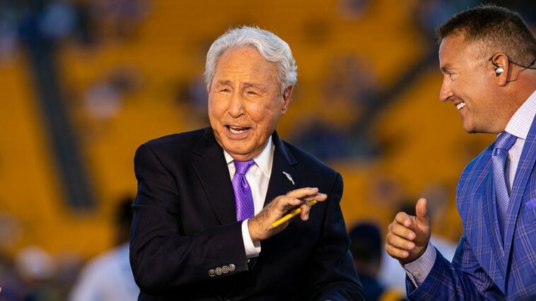 lee-corso,-89,-absent-from-latest-edition-of-espn’s-‘college-gameday’-after-feeling-‘under-the-weather’