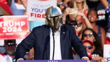 for-safety,-trump-to-give-butler-speech-in-mandalorian-helmet