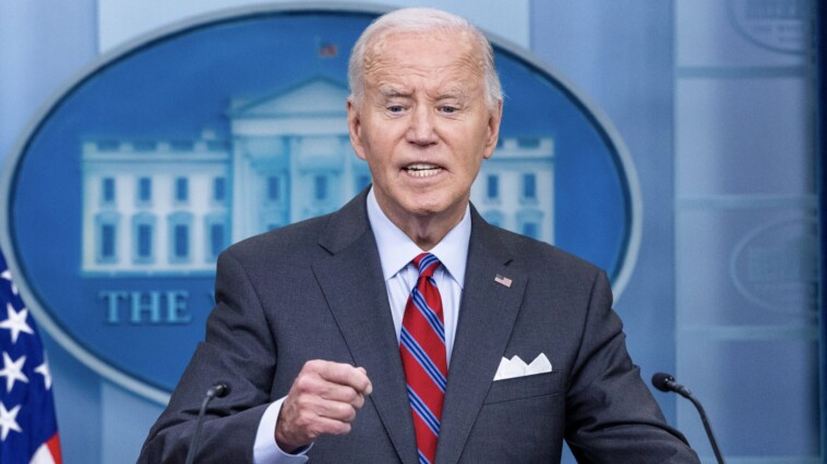 analysts-react-to-biden’s-remarks-about-harris:-‘literally-trying-to-destroy-her-campaign’