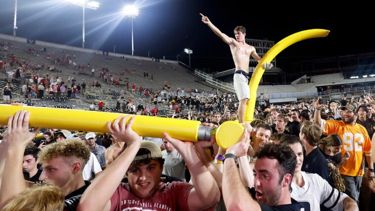 vanderbilt-fans-take-goalpost-throughout-nashville,-throw-it-in-cumberland-river-after-upsetting-no.-1-alabama