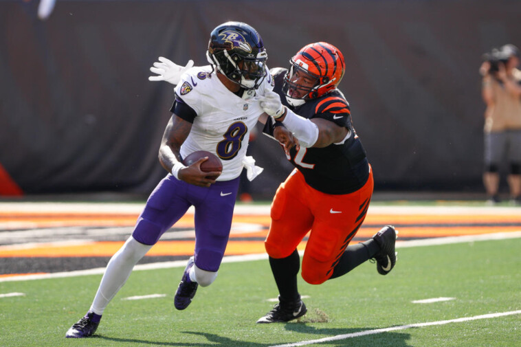 lamar-jackson-throws-the-td-pass-of-the-year-amid-4th-quarter-comeback-in-cincinnati-(video)