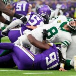 aaron-rodgers-interception-ends-jets’-comeback-hopes-in-crushing-london-loss-to-sam-darnold,-vikings