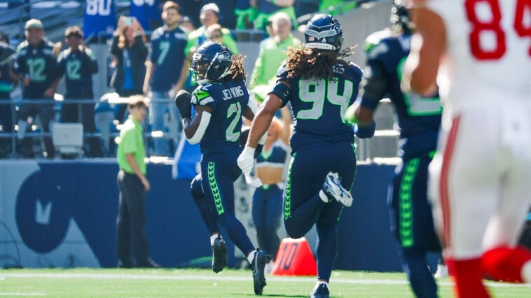 seahawks’-rayshawn-jenkins-returns-fumble-over-100-yards-for-td-vs-giants