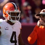 browns’-deshaun-watson-leaves-coach-flabbergasted-during-crucial-4th-down-in-loss-vs-commanders