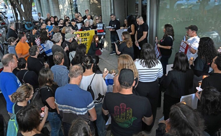 protesters-flock-to-anti-israel-nyc-politician’s-office-as-thousands-hold-vigil-for-hostages-in-central-park:-‘support-us’