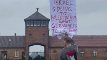 polish-artist-sparks-outrage-outside-auschwitz-with-sign-saying-‘israel-is-doing-to-the-palestinians-what-the-germans-did-to-the-jews’