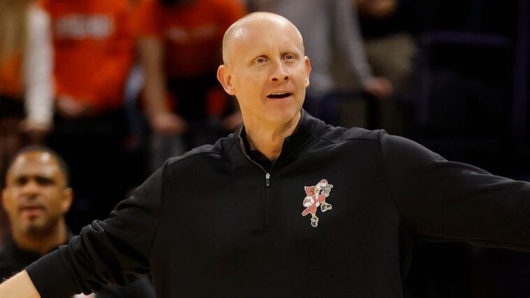 charleston’s-chris-mack-has-fiery-message-for-‘dumb—es’-after-getting-criticized-over-post-about-daughter