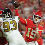 chiefs’-new-look-offense-with-old-faces-beats-the-saints-to-move-to-5-0