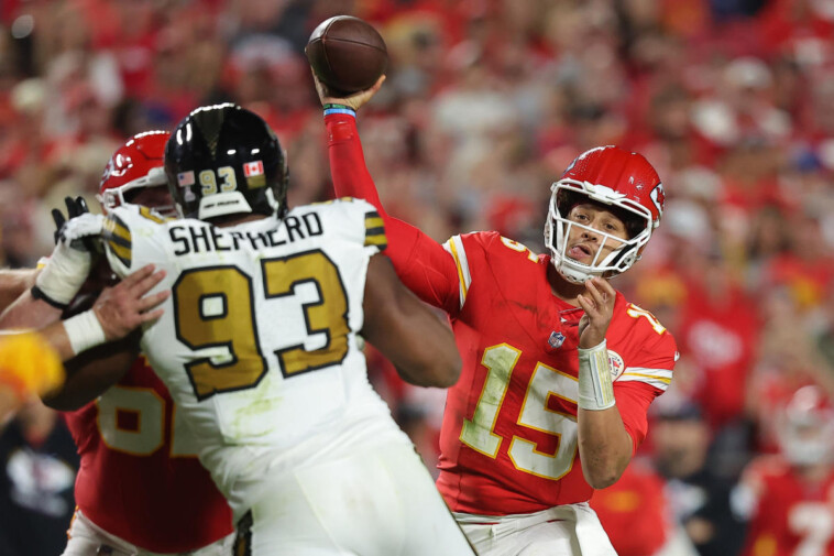 chiefs’-new-look-offense-with-old-faces-beats-the-saints-to-move-to-5-0