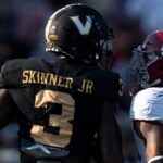 alabama-star-pushes-vandy-qb’s-head-into-ground-during-upset-loss,-issues-apology