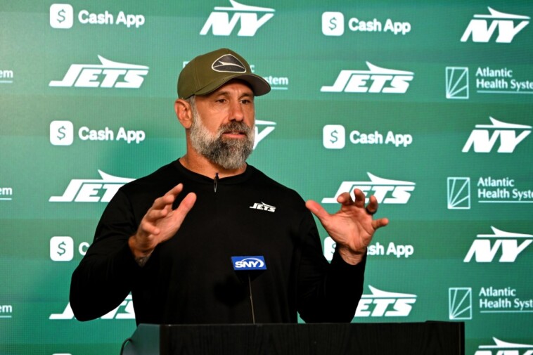 jeff-ulbrich-is-new-interim-jets-coach-after-shocking-robert-saleh-firing