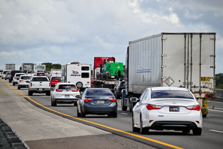 officials-give-stark-warning-to-florida-residents-who-refuse-to-evacuate:-write-names-on-bodies