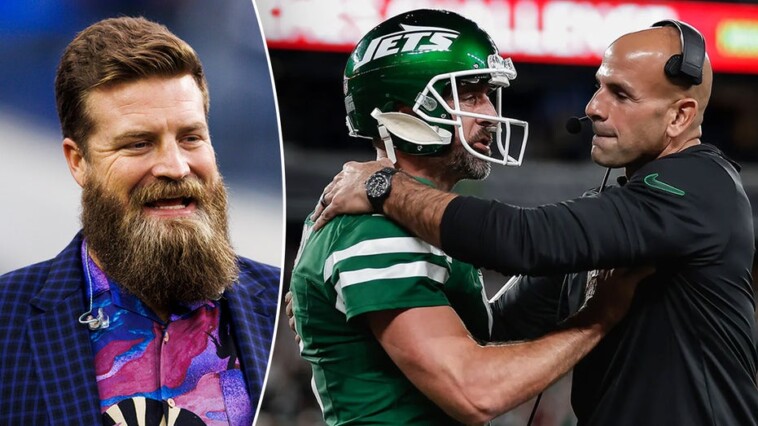 former-jets-quarterback-revisits-awkward-hug-between-robert-saleh,-aaron-rodgers-following-coach’s-firing