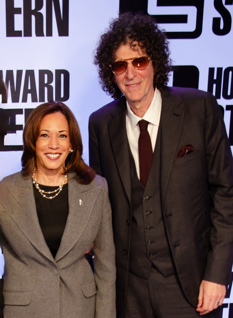 howard-stern-whines-to-kamala-harris-about-maya-rudolph’s-impersonation-of-her-on-‘snl’:-‘there’s-too-much-at-stake’