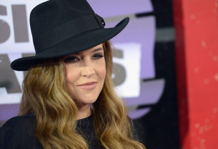 lisa-marie-presley-kept-her-son’s-body-at-home-for-two-months-after-his-death