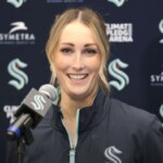 despite-loss,-first-female-nhl-coach-says-she-was-happy-to-see-her-team-score-so-many-touchdowns