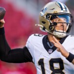 saints-announce-rookie-spencer-rattler-will-start-for-injured-derek-carr-vs.-buccaneers