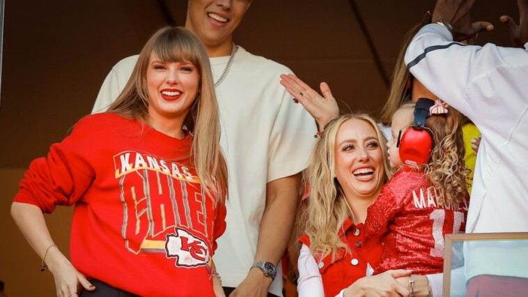 taylor-swift-rubs-brittany-mahomes’-pregnant-belly-after-endorsing-harris