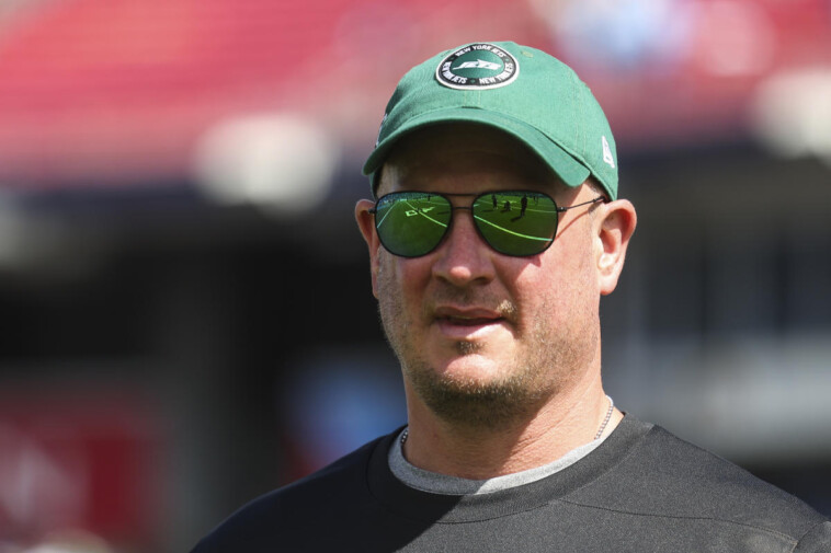 jets-demote-oc-nathaniel-hackett,-strip-him-of-play-calling-duties-under-new-interim-head-coach