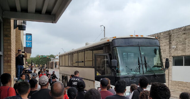 ice-contractor-used-charter-bus-to-smuggle-migrants,-says-prosecutor