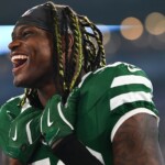 jets-star-quincy-williams-pulls-off-perfect-joker-costume-for-halloween-matchup-vs.-texans