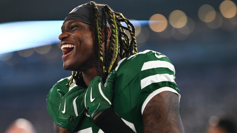 jets-star-quincy-williams-pulls-off-perfect-joker-costume-for-halloween-matchup-vs.-texans