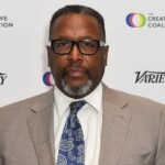 actor-wendell-pierce-says-‘unruly’-fans-at-yankee-stadium-prompted-him-to-leave-world-series-game-5-early