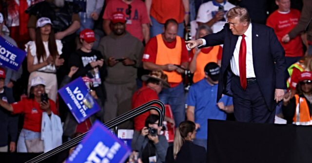 video:-donald-trump-attracts-massive-crowds-as-election-barrels-down