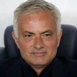 mourinho-left-limping-after-collision-with-player