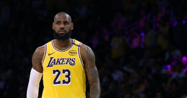 ‘you-should-be-ashamed’:-fans-blast-lebron-for-‘stitched-together’-endorsement-of-kamala-harris