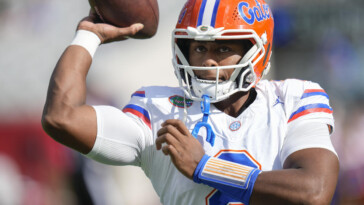 florida-qb-dj-lagway-carted-off-with-left-hamstring-injury-vs-no.-2-georgia