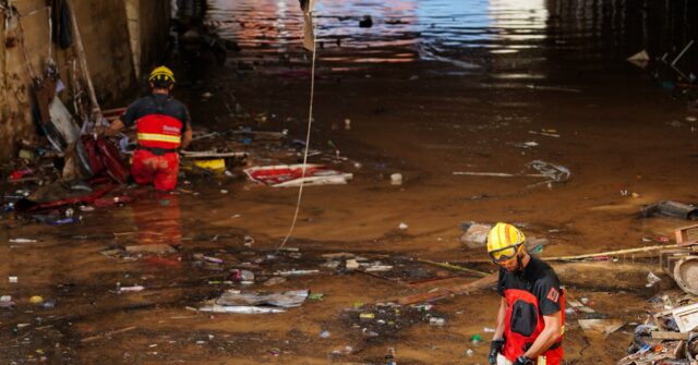 spain-to-send-10,000-soldiers-and-police-to-valencia-after-deadly-floods